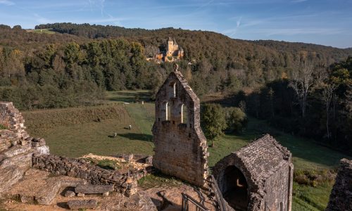 Village troglodytique Château Périgord DJI 0423 Château de Commarque @Déclic&Décolle