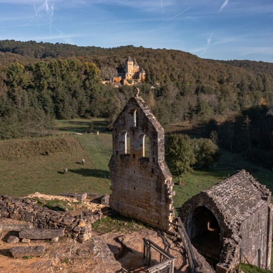 Village troglodytique Château Périgord DJI 0423 Château de Commarque @Déclic&Décolle